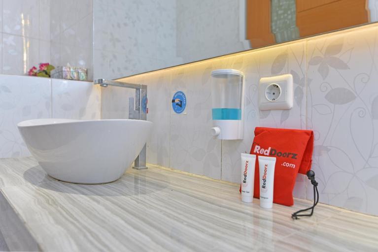 Bathroom 14