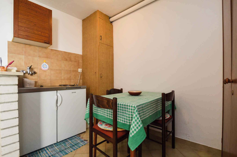 Others 4, Studio Studio mit Terrasse und Internet, Pula