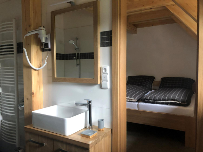 Bathroom 3, Kamenacka myslivna, Hodonín