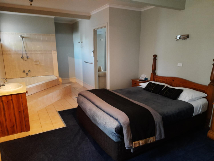 Bedroom 2, Abbotswood Motor Inn, South Barwon - Inner