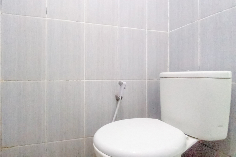 Bathroom 3, Kulonprogo Guesthouse RedPartner, Kulon Progo