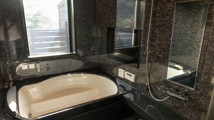 Bathroom, Mayu Futahari, Nishiizu