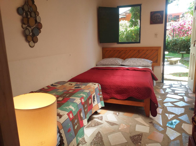 Others 5, La Casita de Don Daniel, Antón