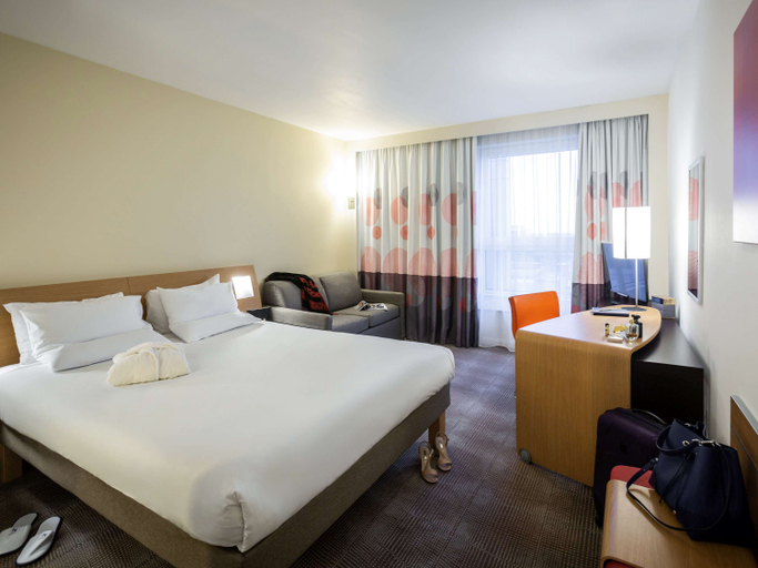 Bedroom 3, Novotel Reading Centre, Reading