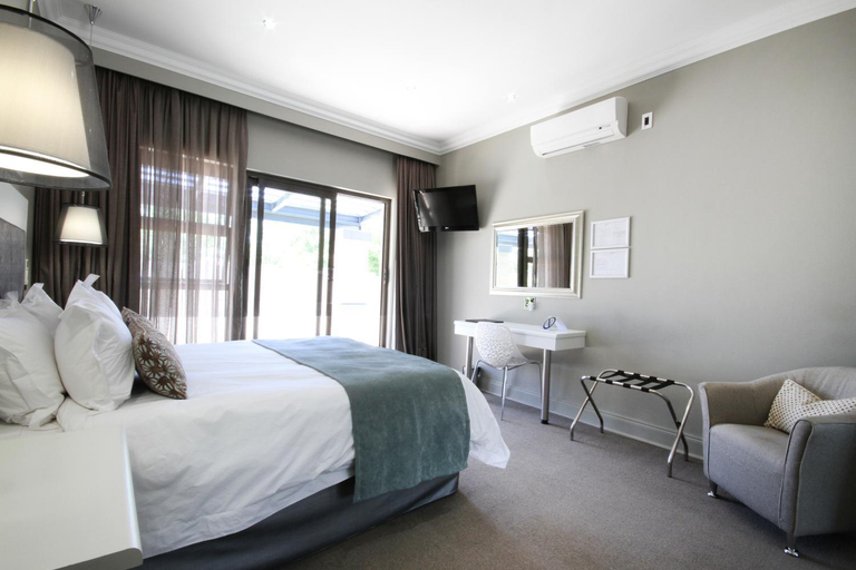 Others 2, Appledew Guesthouse, Gert Sibande