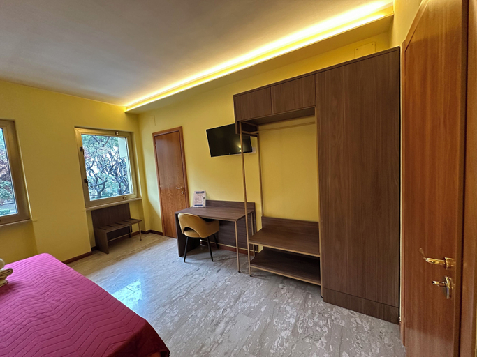 Bedroom 3, CconfortHotels R&B Murat Garden, Bari