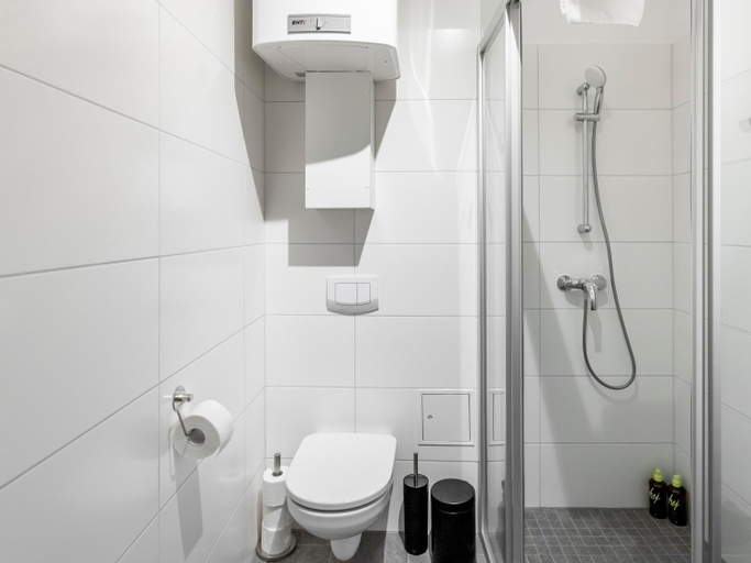 Bathroom 10