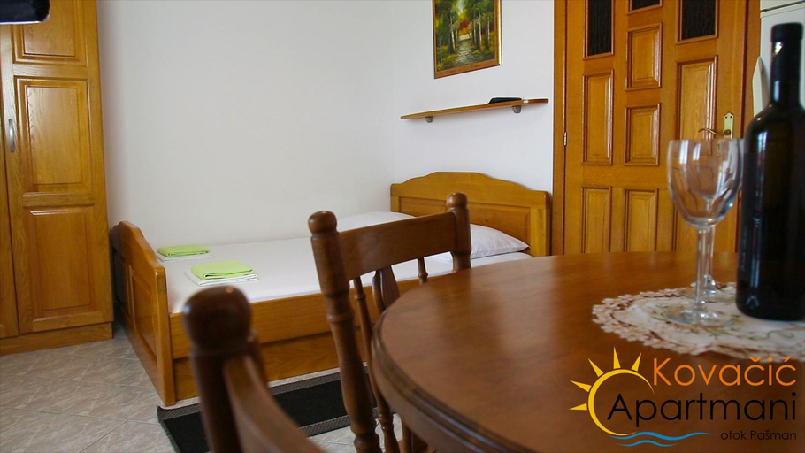 Others 4, Apartmani Kovacic, Pašman