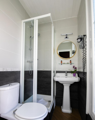 Bathroom 4, Eiffel Villa Garibaldi, Paris