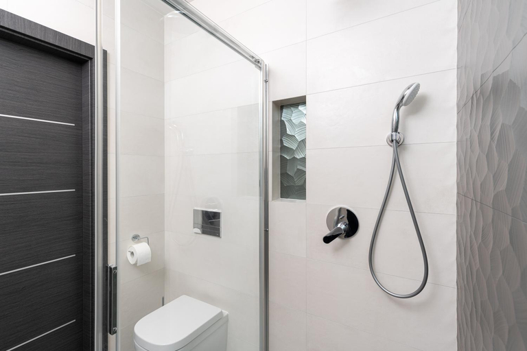 Bathroom 10
