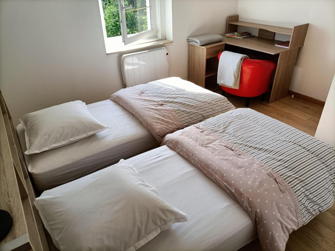 Bedroom 2, PAVILLON DU GARDE CHASSE, Nord