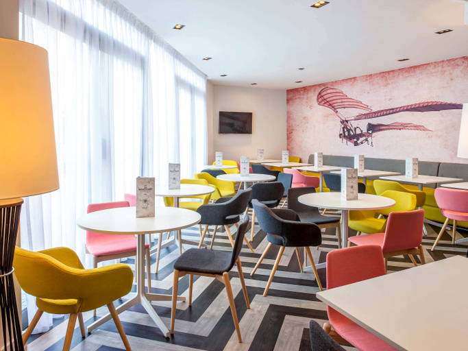 Food & Drinks 4, ibis Styles London Heathrow Airport, London