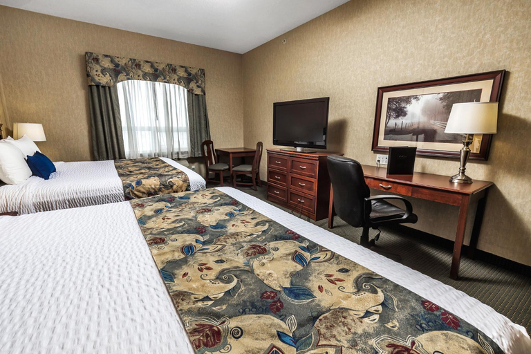 Bedroom 3, REDWOOD INN AND SUITES, Division No. 19