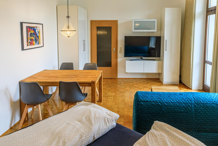 Others 2, Charming City Apartment with parking spot, Würzburg