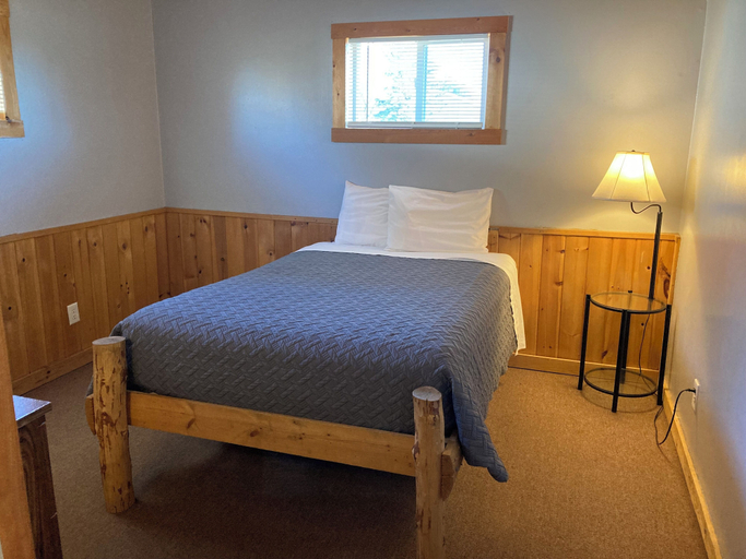 Bedroom 2, Rustic Inn, Hubbard