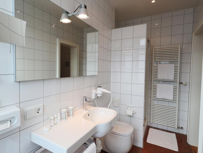 Bathroom 9
