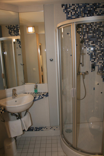 Bathroom 4, Diakonie St Martin, Görlitz