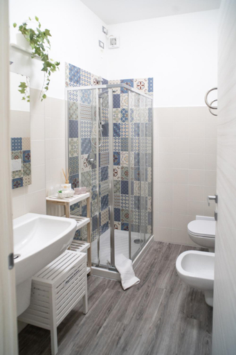 Bathroom 5, Baldacci Bed & Breakfast, Pescara
