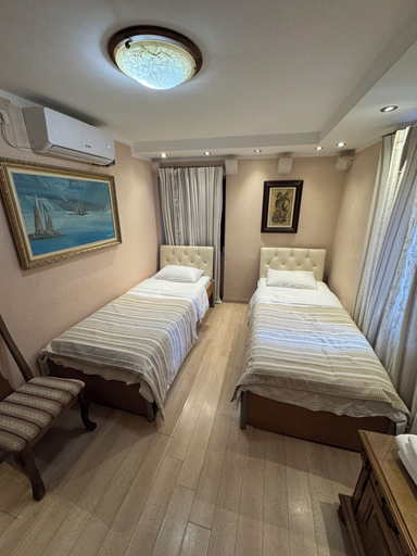 Bedroom 3, Vita Mundo