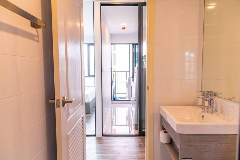 Bedroom 2, Cozy APT. Swimming pool and gym , near BTS PuChao, Muang Samut Prakan