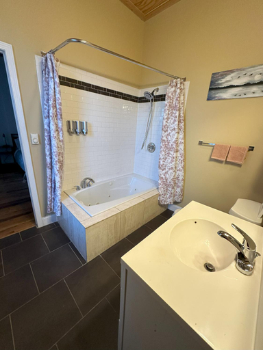 Others 3, Quiet, gated oasis near downtown Lexington, Fayette