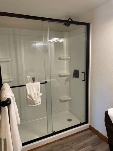 Bathroom 3, Whitetail Inn, Chautauqua