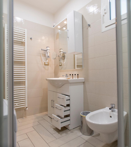 Bathroom 5, Nero D'Avorio Aparthotel, Rimini