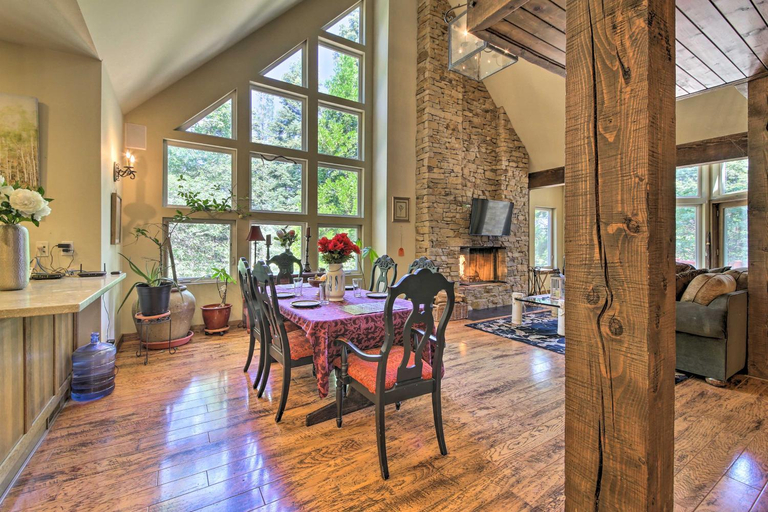 Food & Drinks, Incredible Lake Arrowhead Home with Views and Decks!, San Bernardino