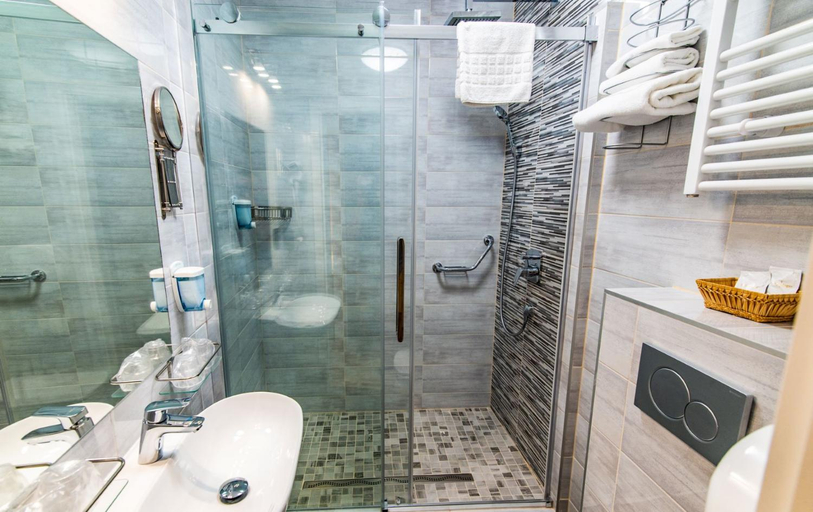 Bathroom 2, Hotel Jogar, Balatonföldvári