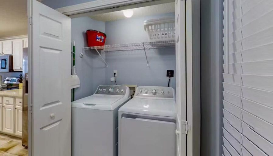 Bathroom 4, Palacio 1704, Escambia