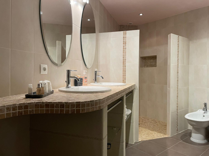 Bathroom 3, Le Cottage d'Eleanor gite de charme avec spa Jacuzzi prive, Indre-et-Loire