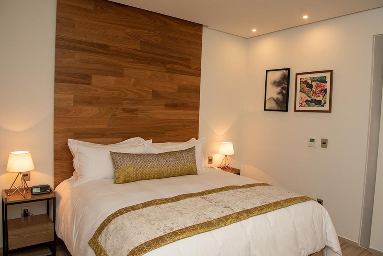 Others 2, Hotel Verticca, Zumpango