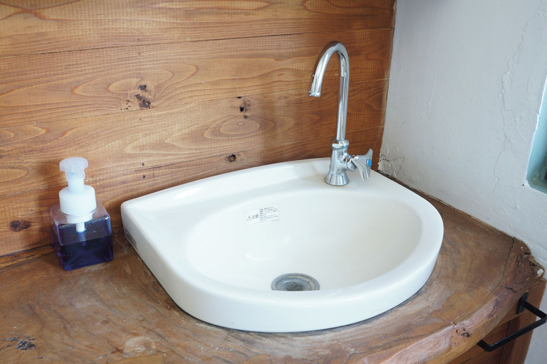 Bathroom 4, Oyado Kikiairaku IG2, Itō