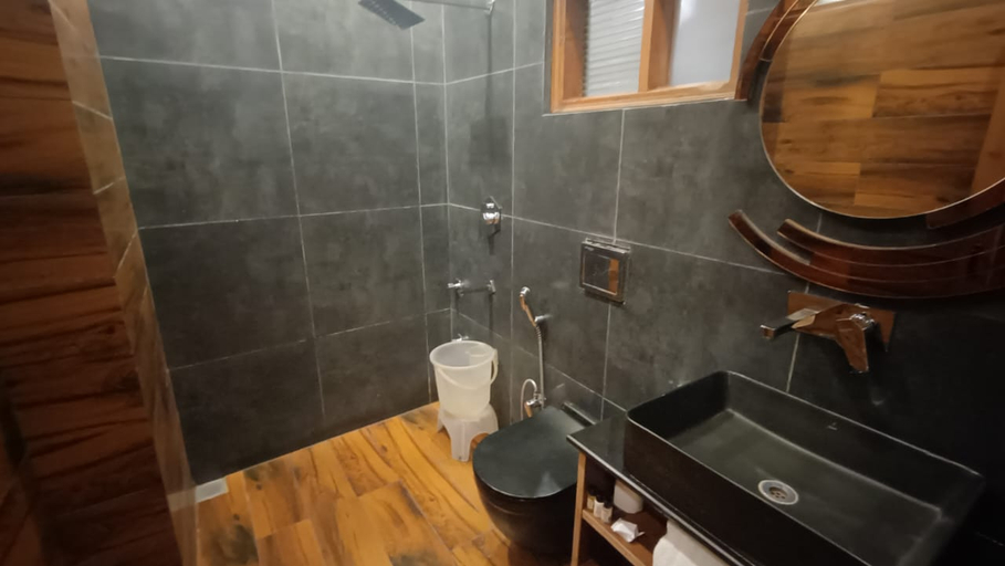 Bathroom 3, Bridge View Regency, Shimla