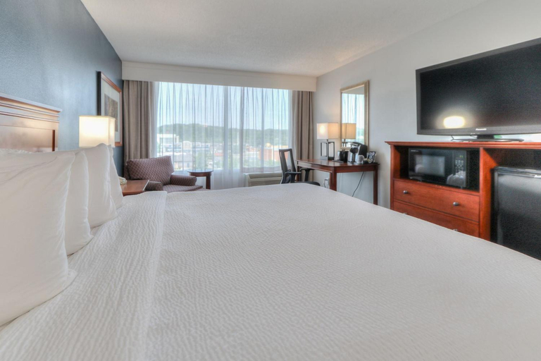 Bedroom 3, The Ramsey Hotel & Convention Center, Sevier