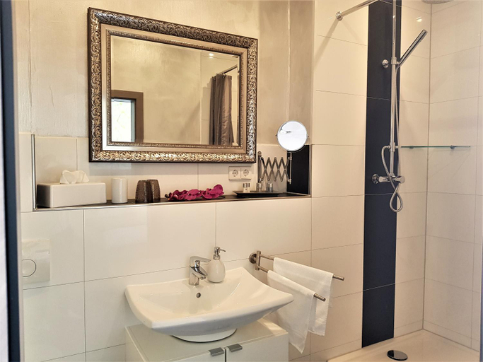 Bathroom, Hotel Schutzen, Rastatt