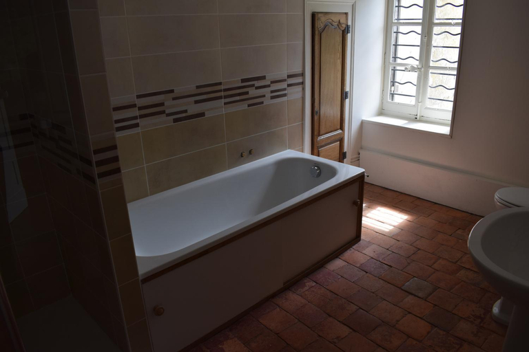 Bathroom 3, L'Aventure, Loiret