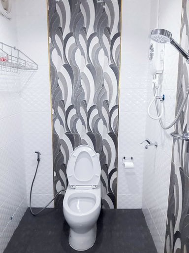 Bathroom 4, Waraporn Grand Mountain Hotel, Wang Saphung