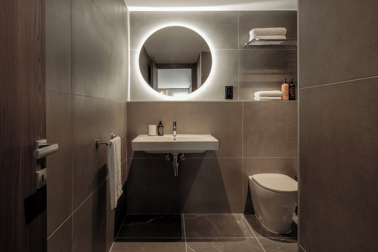 Bathroom 3, Isabella Suites