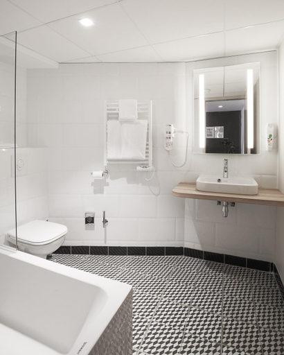 Bathroom 4, ibis Styles Laval Centre Gare, Mayenne