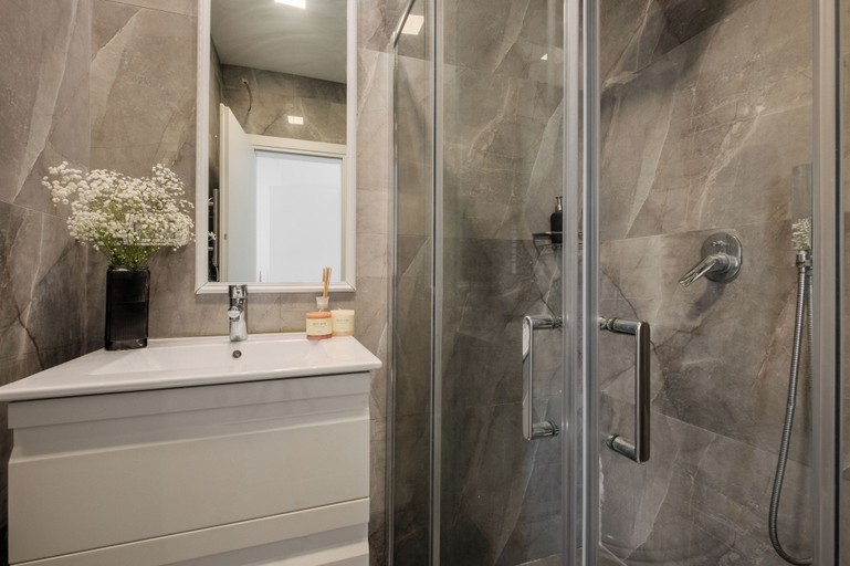 Bathroom 5, baraca boutique