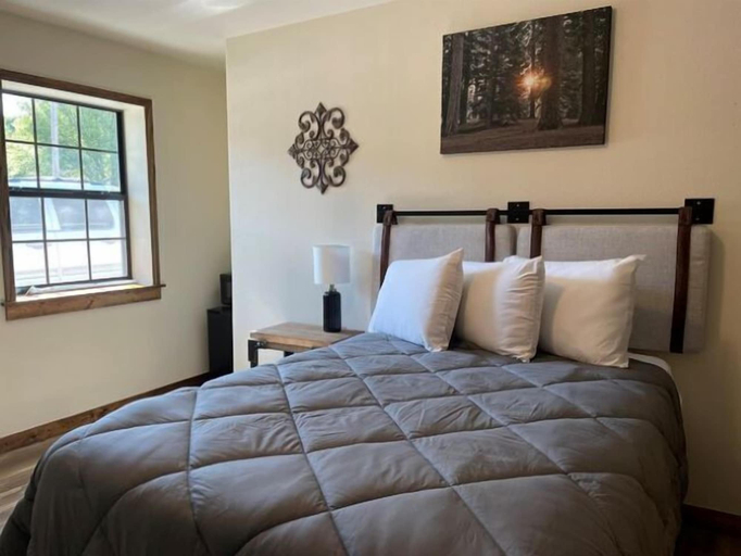 Bedroom 2, Whitetail Inn, Chautauqua