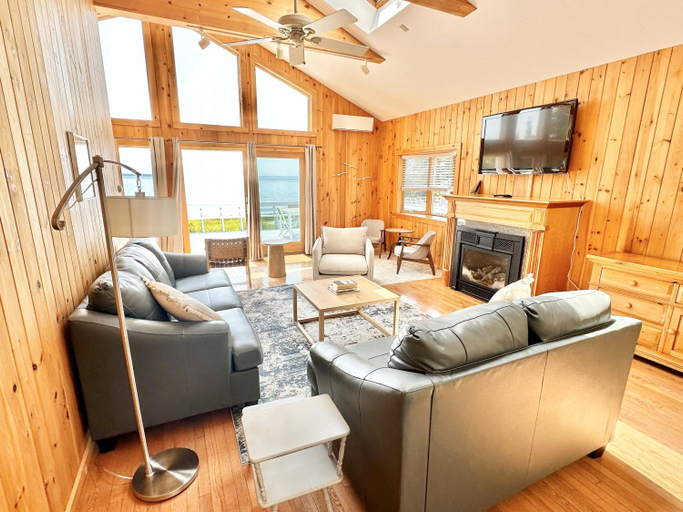 Others 5, Beachfront 4 BR Spacious House! [Coastal Haven], Hancock