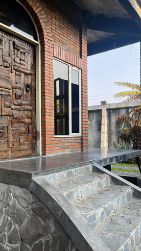 EDHOST D'CASTILLO, Bantul