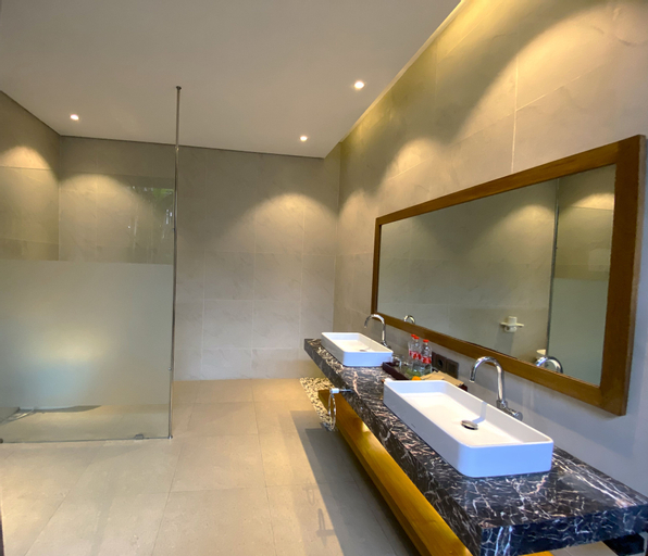 Bathroom 26