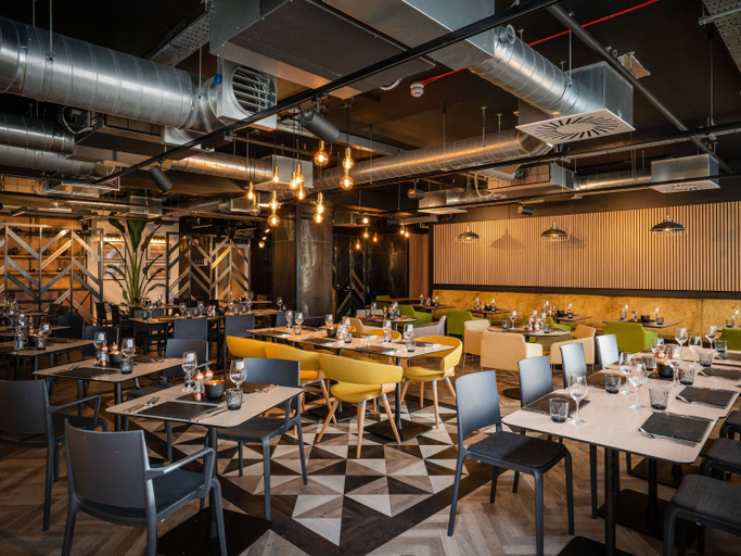 Food & Drinks 5, Mercure Newport, Newport