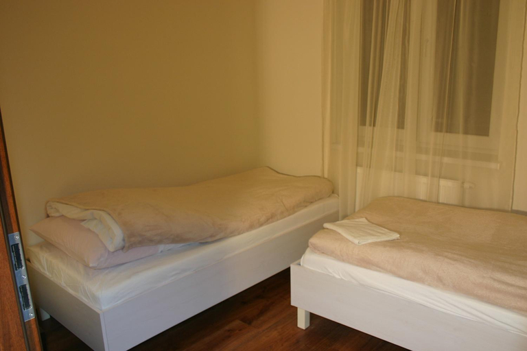 Bedroom 1, Noclegi Piastow, Warsaw