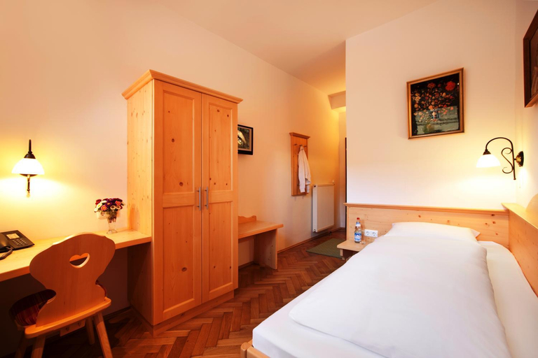 Bedroom 3, Hahn Hotel, München