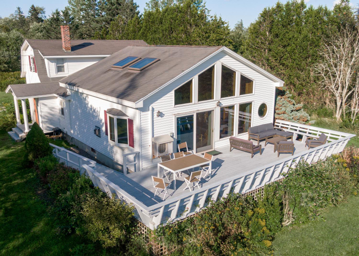 Beachfront 4 BR Spacious House! [Coastal Haven], Hancock