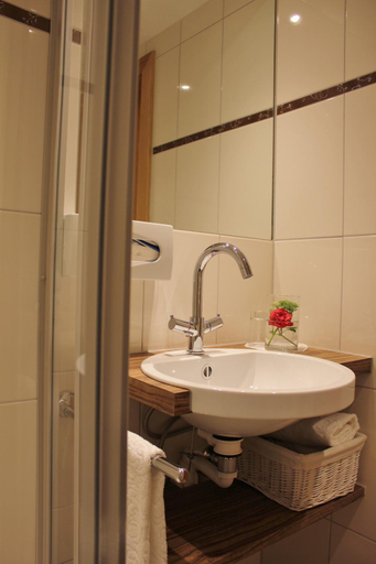 Bathroom 3, Pension Christophorus Hotel Garni, Bludenz